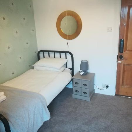Bed and Breakfast Y Garreg Wen Llanybydder Екстер'єр фото