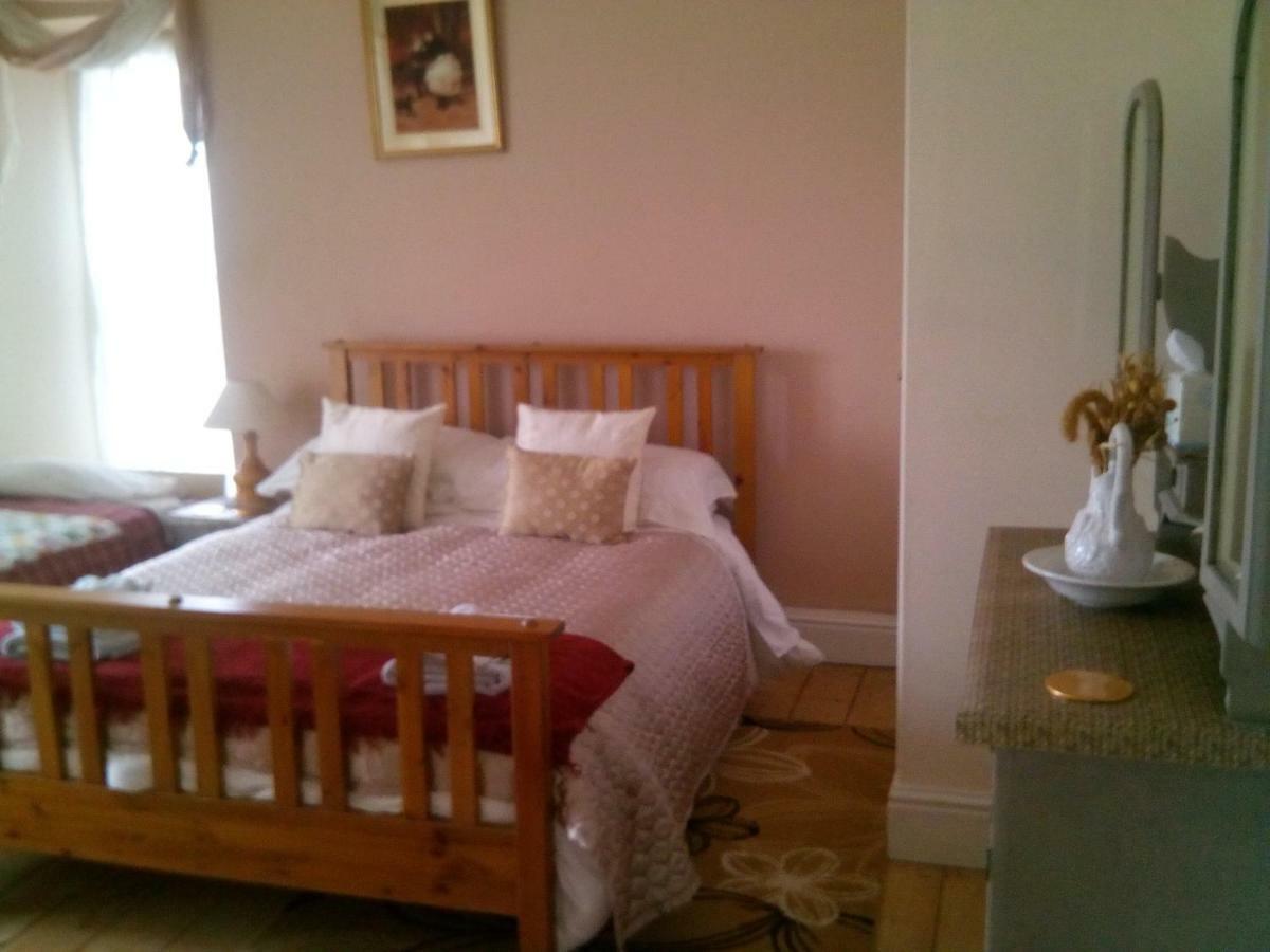 Bed and Breakfast Y Garreg Wen Llanybydder Екстер'єр фото