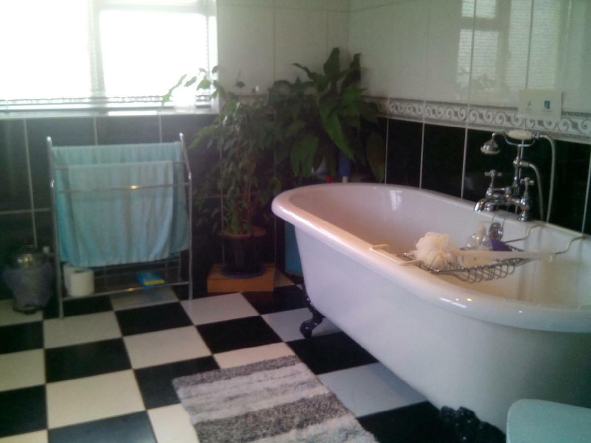 Bed and Breakfast Y Garreg Wen Llanybydder Екстер'єр фото