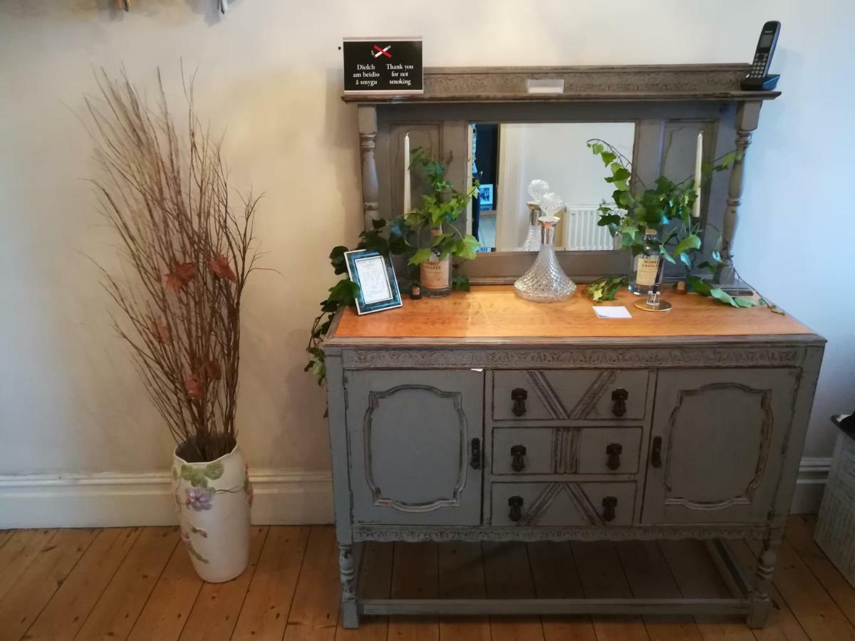 Bed and Breakfast Y Garreg Wen Llanybydder Екстер'єр фото