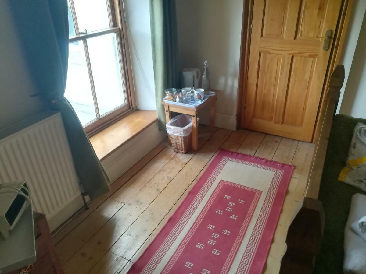 Bed and Breakfast Y Garreg Wen Llanybydder Екстер'єр фото