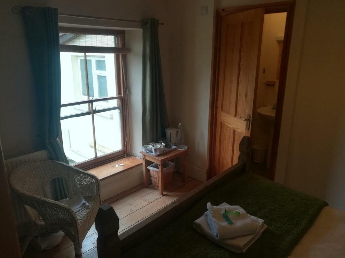 Bed and Breakfast Y Garreg Wen Llanybydder Екстер'єр фото