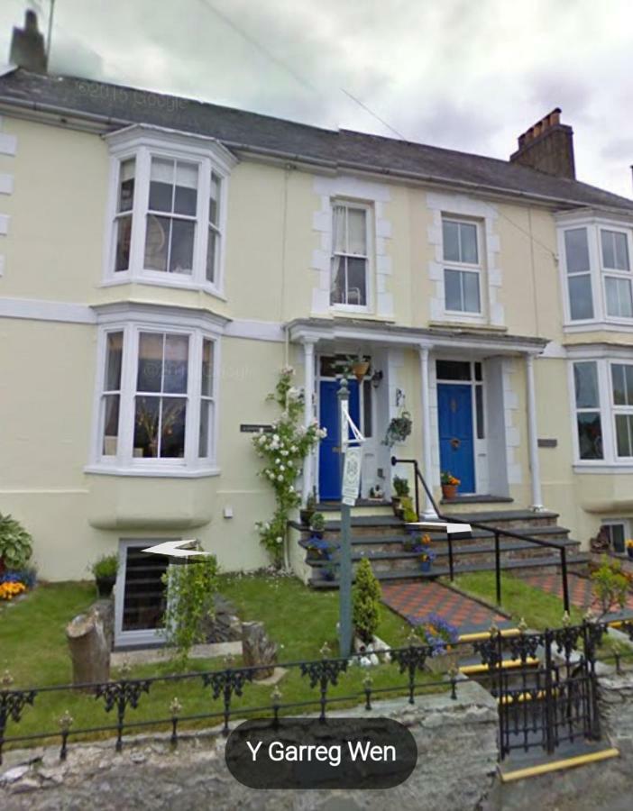 Bed and Breakfast Y Garreg Wen Llanybydder Екстер'єр фото