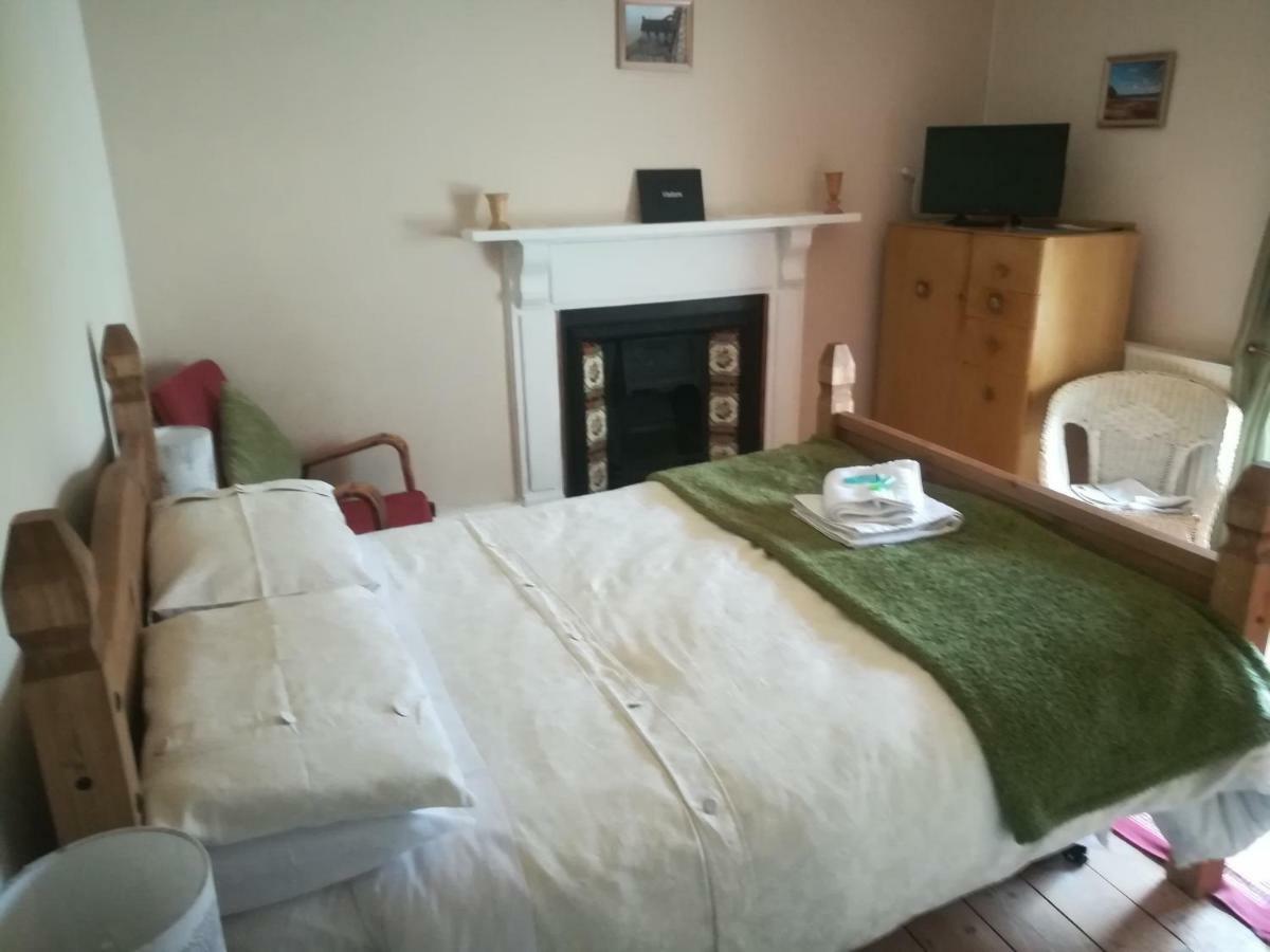 Bed and Breakfast Y Garreg Wen Llanybydder Екстер'єр фото