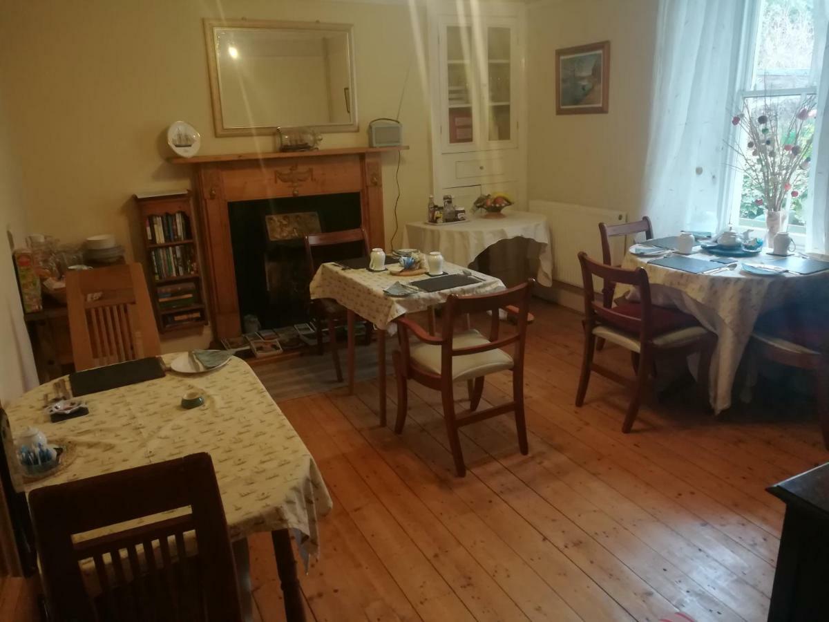 Bed and Breakfast Y Garreg Wen Llanybydder Екстер'єр фото
