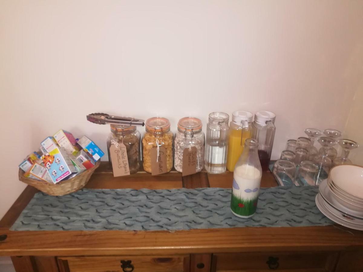 Bed and Breakfast Y Garreg Wen Llanybydder Екстер'єр фото