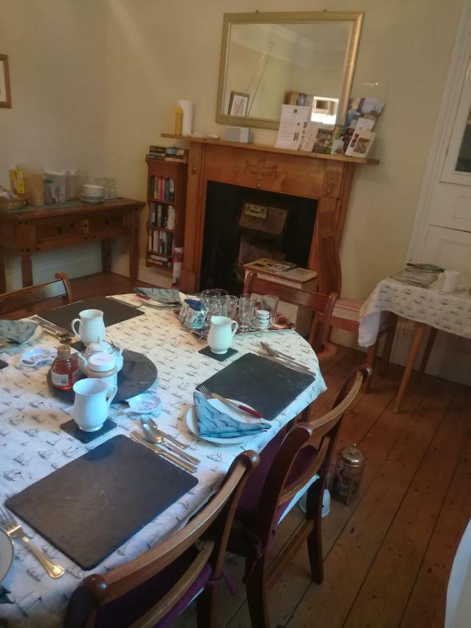 Bed and Breakfast Y Garreg Wen Llanybydder Екстер'єр фото