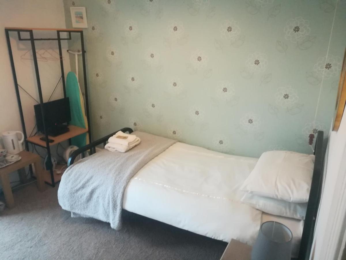 Bed and Breakfast Y Garreg Wen Llanybydder Екстер'єр фото