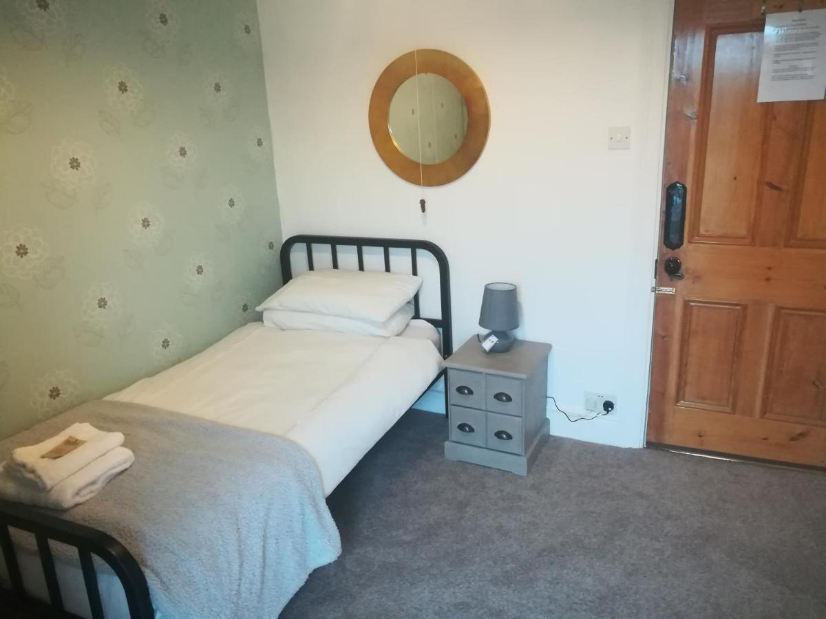 Bed and Breakfast Y Garreg Wen Llanybydder Екстер'єр фото