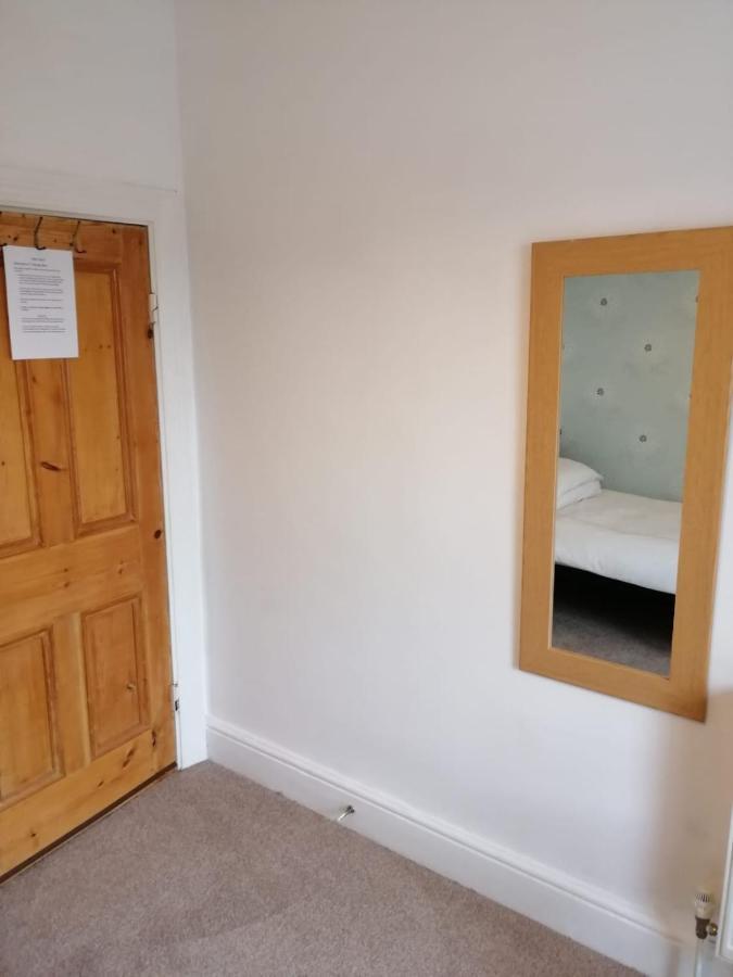Bed and Breakfast Y Garreg Wen Llanybydder Екстер'єр фото
