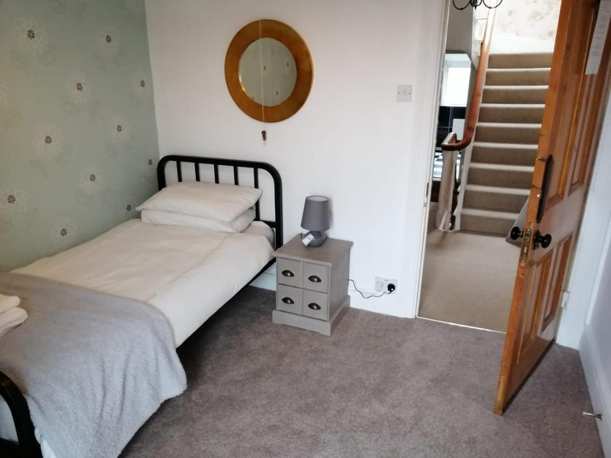 Bed and Breakfast Y Garreg Wen Llanybydder Екстер'єр фото